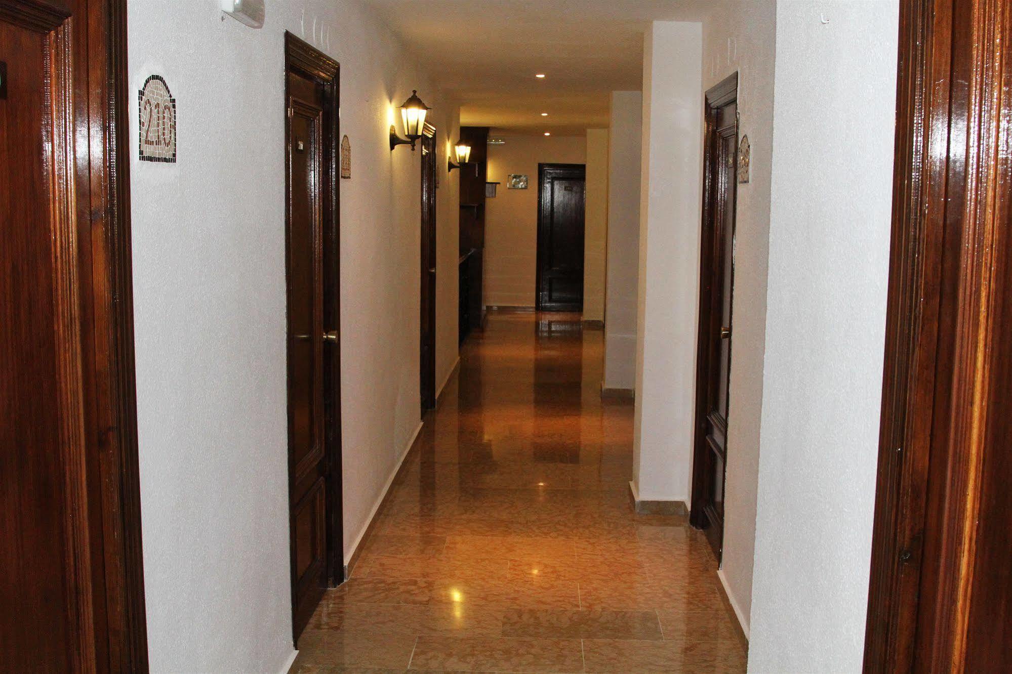 אורגיווה Hotel Puerta Nazari מראה חיצוני תמונה